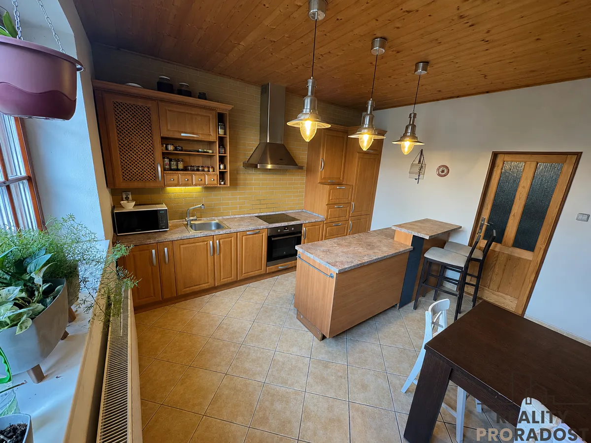 Prodej vícegeneračního domu 450 m², pozemek 4431 m²